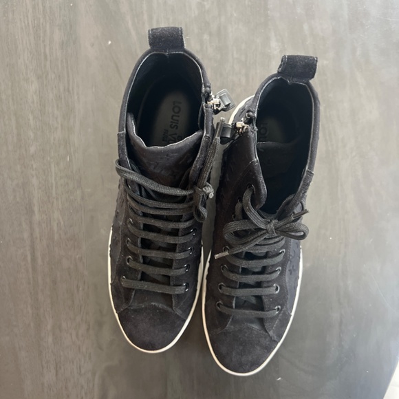 Authentic Louis Vuitton Suede sneakers - Picture 4 of 4